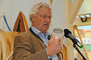 Gerhard Polt stellte am 19.08.2010 den offiziellen Oktoberfest Maßkrug 2010 vor (©Foto: Ingrid Grossmann)